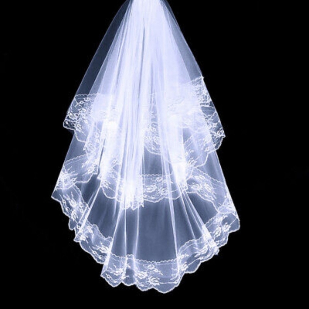 Elegant White Lace Veil